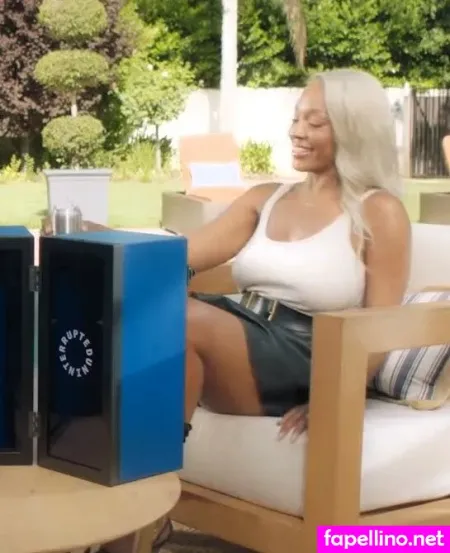 Cari Champion OnlyFans Thumbnail #2GNzZuMeh1