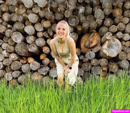 Carina Tong OnlyFans Thumbnail #SbLA5OxAan