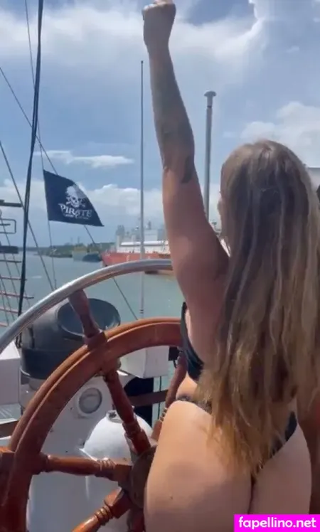 Carineneveu OnlyFans Thumbnail #wBio6Im4PO