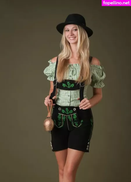 Carisha OnlyFans Thumbnail #C5VcjFQ1JW