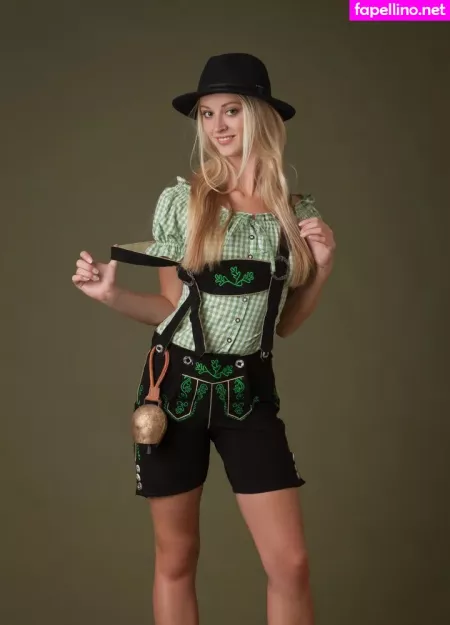 Carisha OnlyFans Thumbnail #awwTfEsOzo