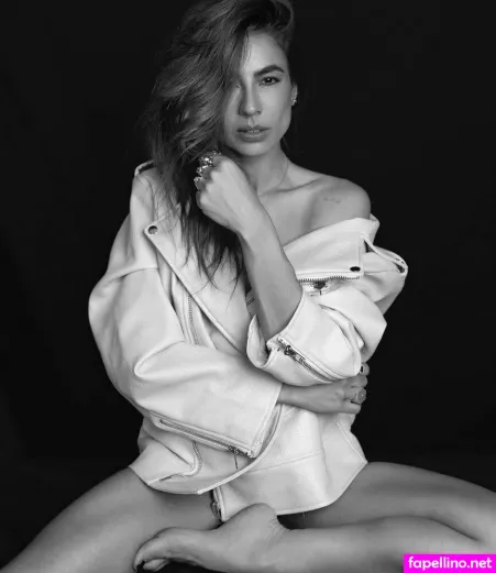 Carla Giraldo OnlyFans Thumbnail #XHe3v5k9Cc