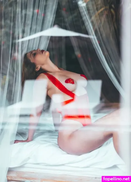 Carlotta Champagne 37 OnlyFans Thumbnail #MXyJVmyrwI