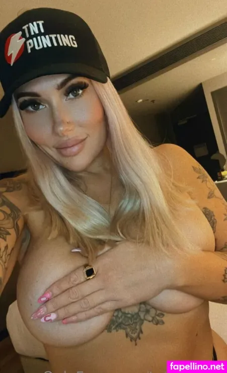 Carlyelectriclive OnlyFans Thumbnail #UNYqg6Xl4w