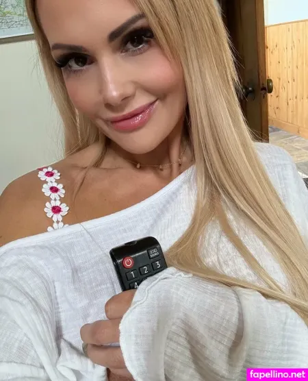 Carlymaefree OnlyFans Thumbnail #dYFqJpebWi