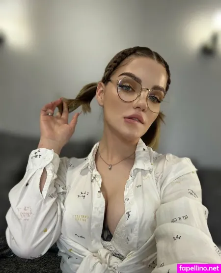 Carlyonlycarly OnlyFans Thumbnail #7QazMoFEa8