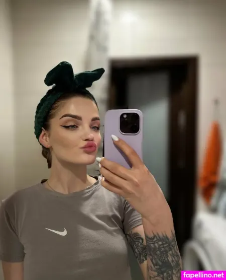 Carlyonlycarly OnlyFans Thumbnail #cEg65rZcKC