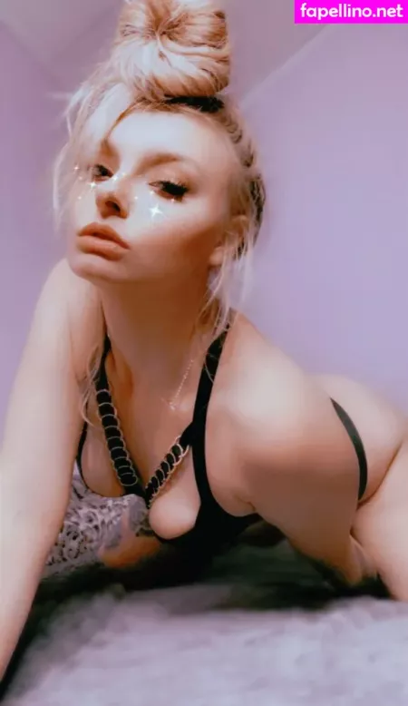 Carlyraeofficial OnlyFans Thumbnail #HLJy8Kmhwv