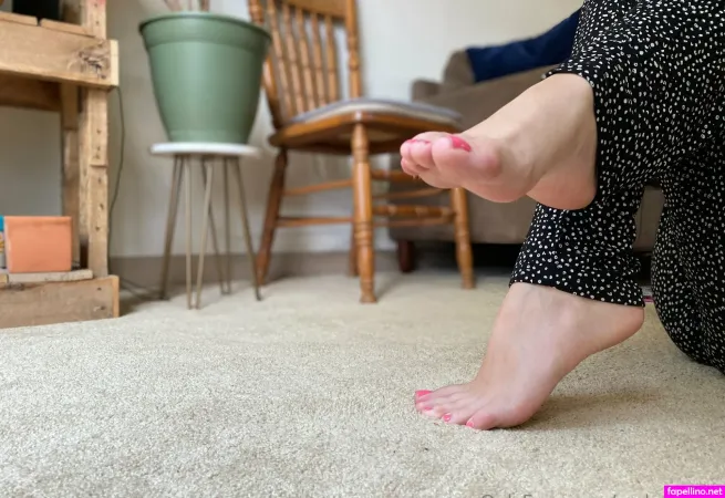 Carlyreyfeet OnlyFans Thumbnail #3F4ygePmLN