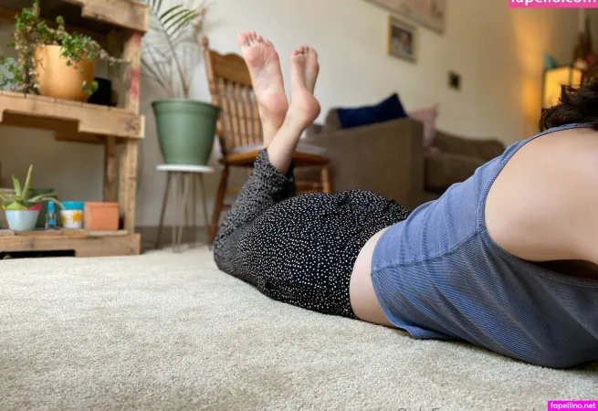 Carlyreyfeet OnlyFans Thumbnail #Wyy17b5SxR