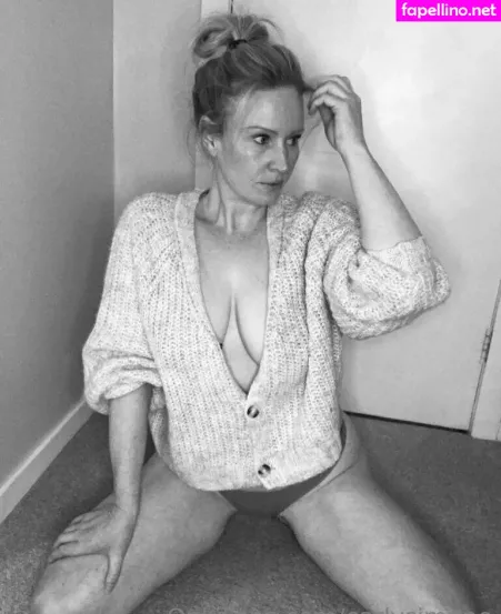 Carlysimone OnlyFans Thumbnail #atzM5l2clE