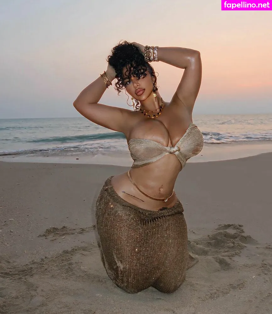 carmelahabibi, carmellaxo, littlemisslibrarian Nude Leaked OnlyFans Photo #g6FfPuBEj8