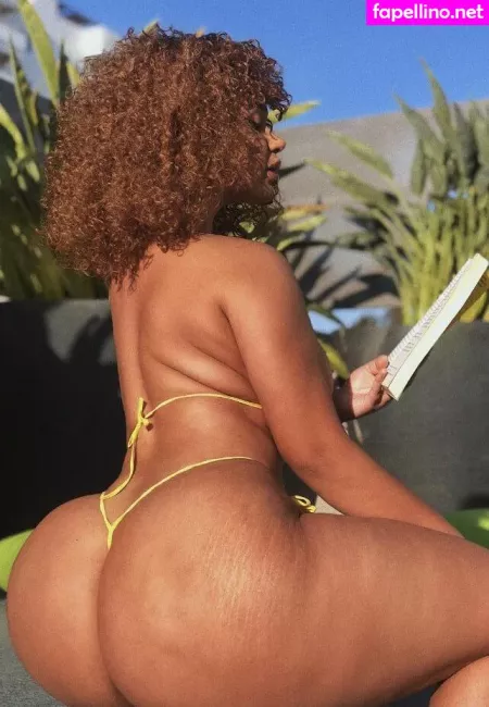 Carmela Habibi OnlyFans Thumbnail #u3MfF4W8TP