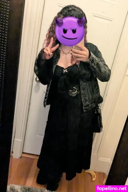 Carmilla Roux OnlyFans Thumbnail #3opIjJbVKP