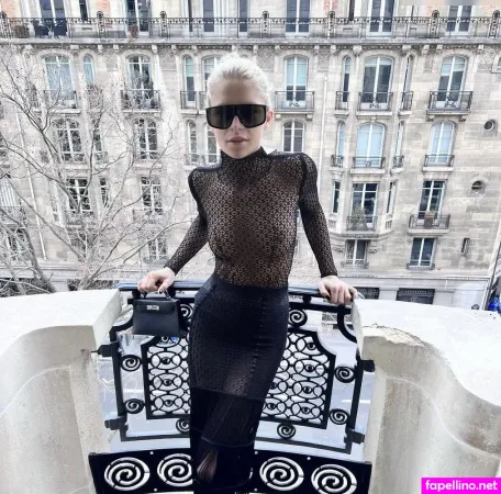 Caro Daur OnlyFans Thumbnail #4IaJ4xWIBq