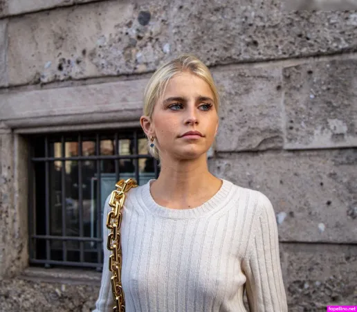 Caro Daur OnlyFans Thumbnail #H2shITlKQf