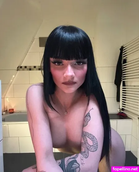 Caro Ellen Noir OnlyFans Thumbnail #2YH6nYXtnr