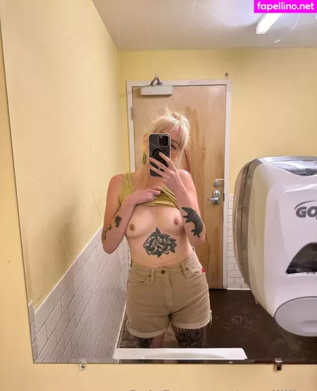 Caroliiiiine OnlyFans Thumbnail #CAEbNxsZ7s