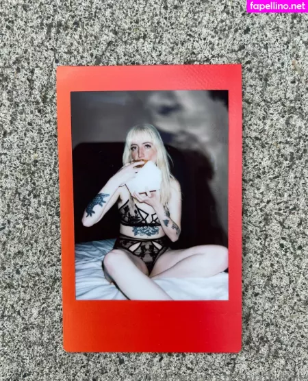 Caroliiiiine OnlyFans Thumbnail #b3dzYszVIz
