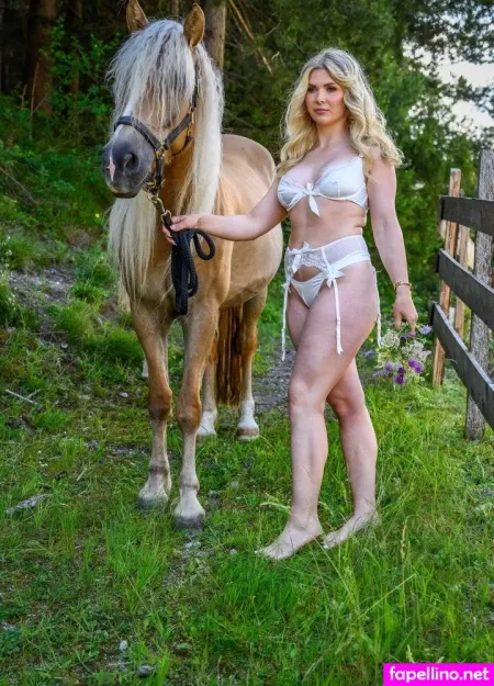 Carolin Gross OnlyFans Thumbnail #OibcrdZQ1B