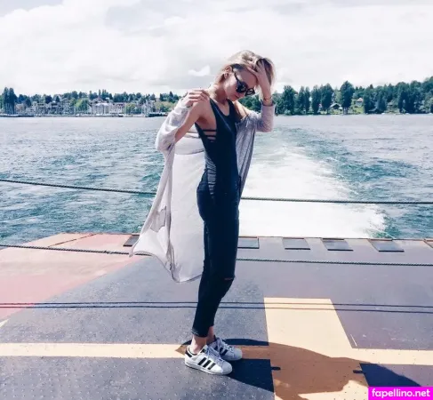 Carolin Niemczyk OnlyFans Thumbnail #3UEIDoO29a