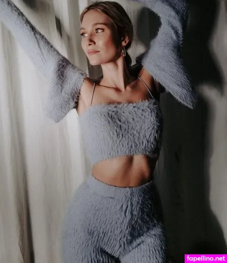 Carolin Niemczyk OnlyFans Thumbnail #VYRsN6KlcT