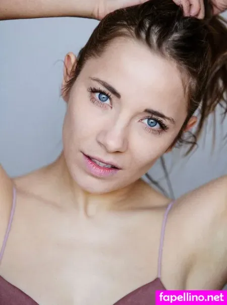 Carolin Von Der Groeben OnlyFans Thumbnail #iG66XRlIv4