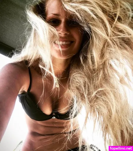Carolina Peukmann OnlyFans Thumbnail #vr4WEQMWuL