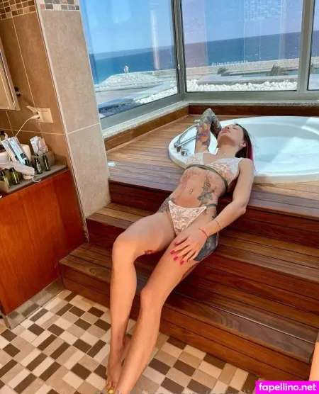 Carolinacakes OnlyFans Thumbnail #4UN5RzHSuE