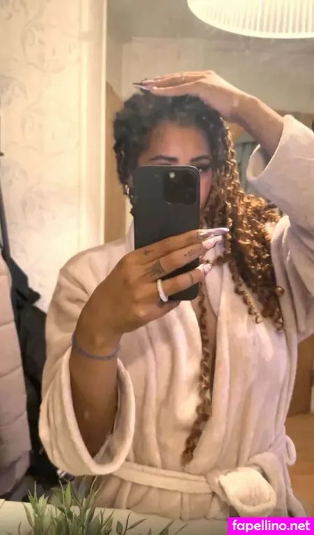 Carolinamami2 OnlyFans Thumbnail #3wM0lvNLyT