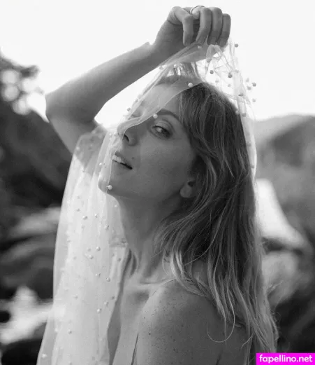 Caroline Abras OnlyFans Thumbnail #B79xdUp9GA