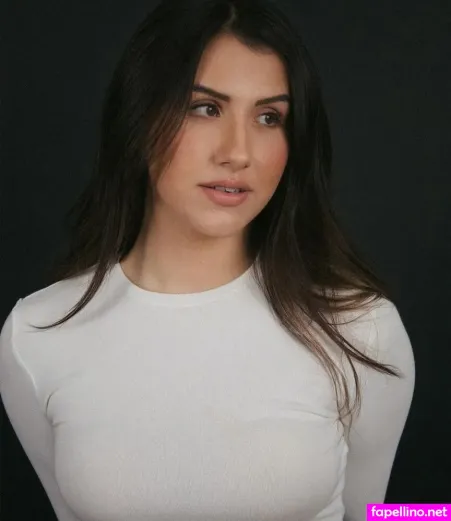 Caroline Ambrosini OnlyFans Thumbnail #0nJsA3g9qy