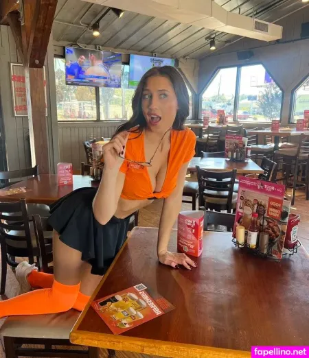 Caroline Bowers OnlyFans Thumbnail #8XtPkduuNs