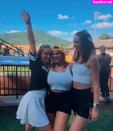 Caroline Casbon OnlyFans Thumbnail #DM76b5JgZh