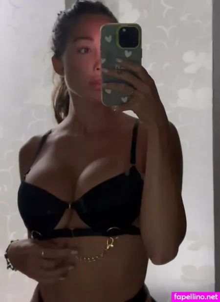 Caroline Einhoff OnlyFans Thumbnail #i95glHuhJ3