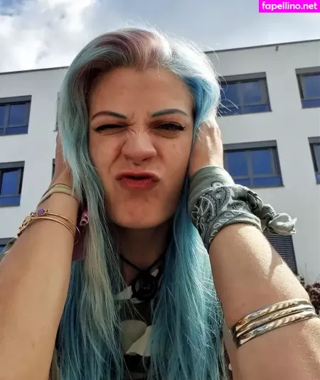 Caroline Haas OnlyFans Thumbnail #a3QpJ2MoNS