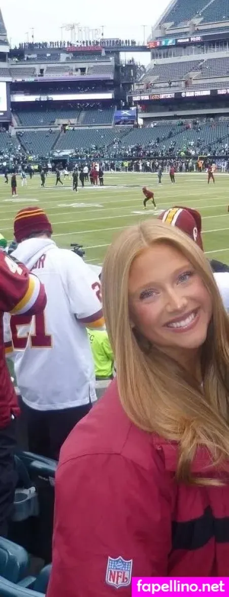 Caroline Malloy OnlyFans Thumbnail #InWbbgo0wV