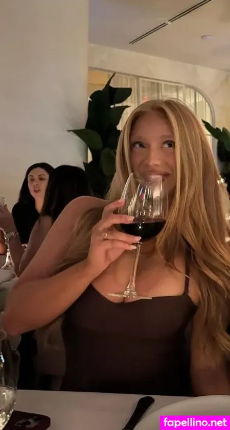 Caroline Malloy OnlyFans Thumbnail #kTkunTsffn