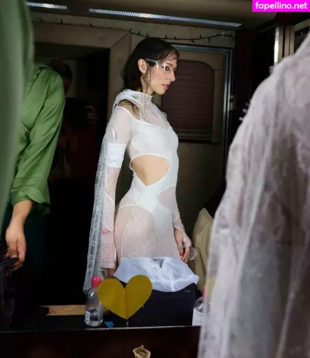 Caroline Polachek OnlyFans Thumbnail #1exARwO4yR