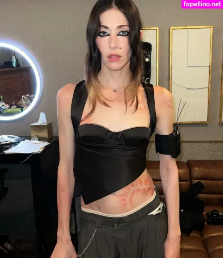 Caroline Polachek OnlyFans Thumbnail #4RjPDut9IQ