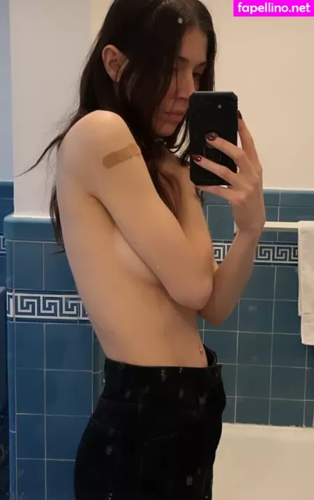 Caroline Polachek OnlyFans Thumbnail #gBxzzYwMv1