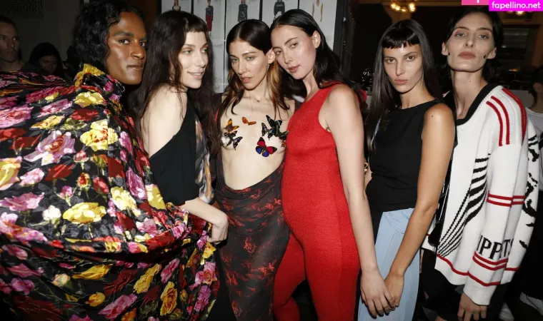 Caroline Polachek OnlyFans Thumbnail #ltoDO08DGp