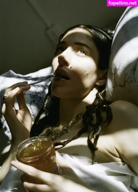 Caroline Polachek OnlyFans Thumbnail #ncHmkOxI6y