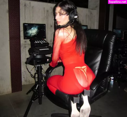 Caroline Polachek OnlyFans Thumbnail #raEVkDaQuH