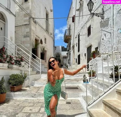Caroline Veronica OnlyFans Thumbnail #lguDND2HV6