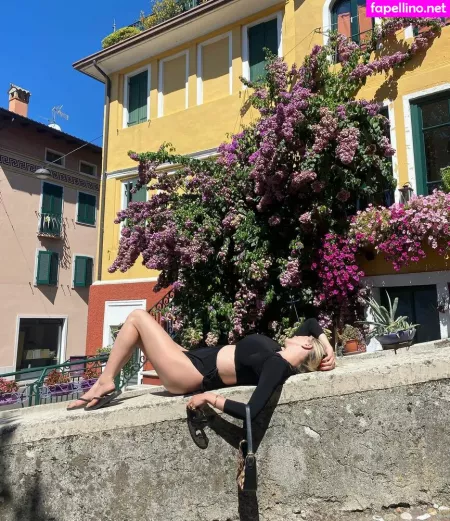 Caroline Vreeland OnlyFans Thumbnail #4WCJii2xev