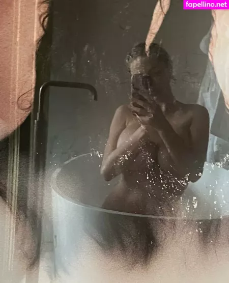 Caroline Vreeland OnlyFans Thumbnail #9eYBeTJEuI