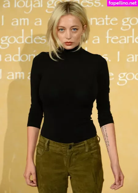 Caroline Vreeland OnlyFans Thumbnail #BoYwARclHa