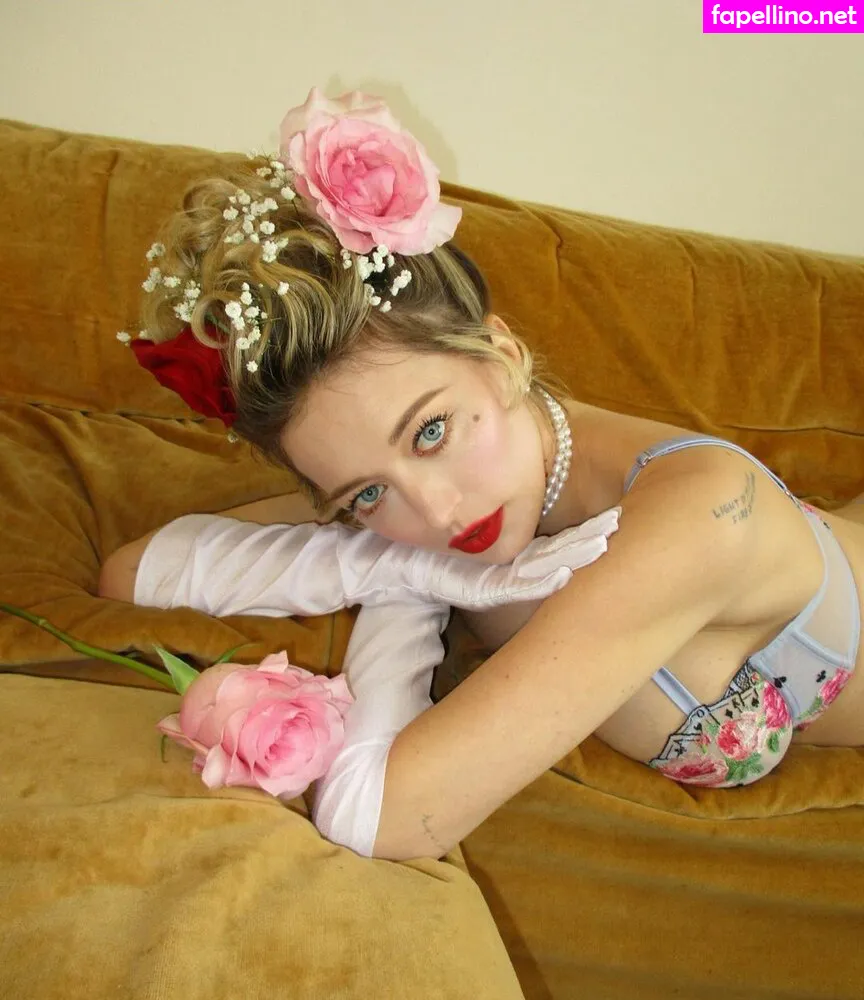 carolinevreeland, carovreeland Nude Leaked OnlyFans Photo #OJUrZssOzA