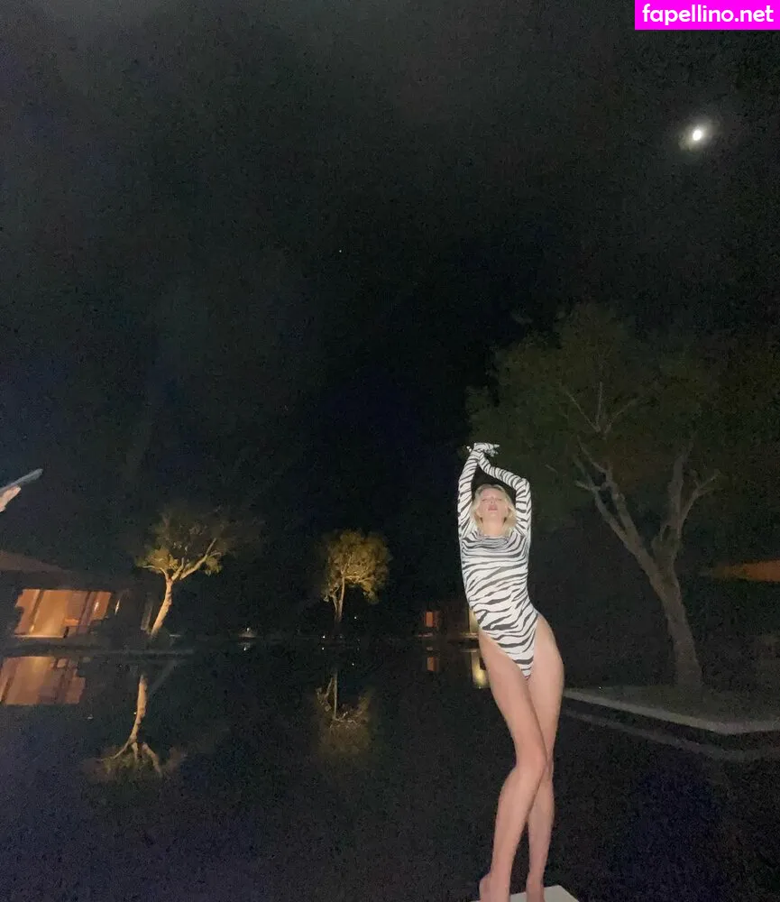carolinevreeland, carovreeland Nude Leaked OnlyFans Photo #RjMhJxadgD